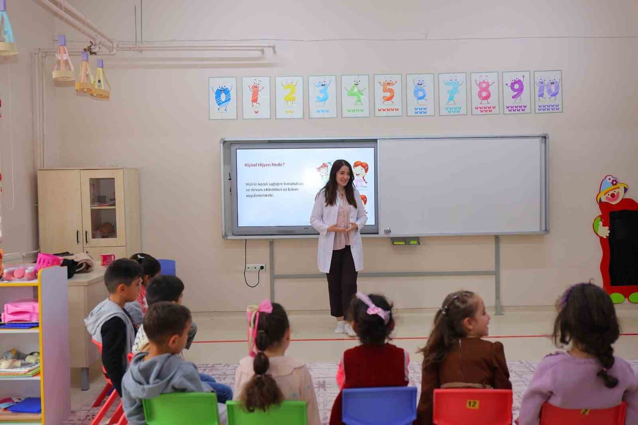 BAYBURT’TA ÖĞRENCİLER SAĞLIK KONUSUNDA BİLGİLENDİRİLDİ