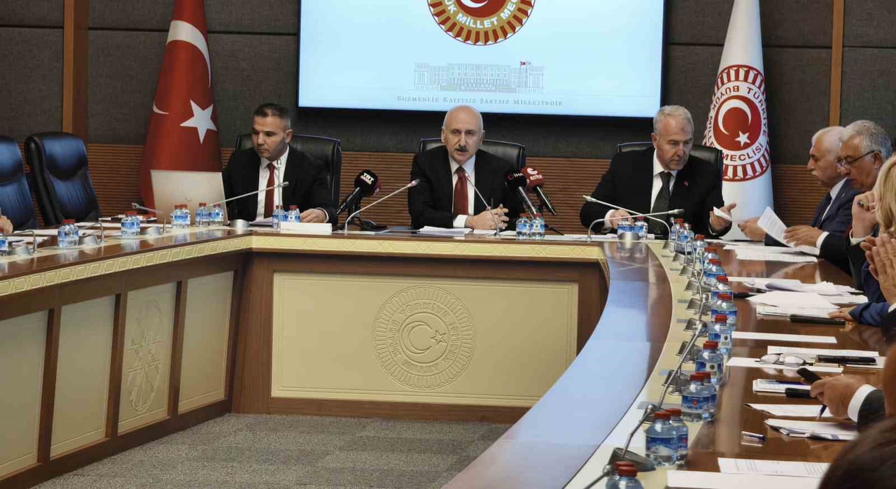 BAYINDIRLIK, İMAR, ULAŞTIRMA VE TURİZM KOMİSYONUNDA 'YABANCI DİJİTAL KONAKLAMA PLATFORMLARI KANUNU...