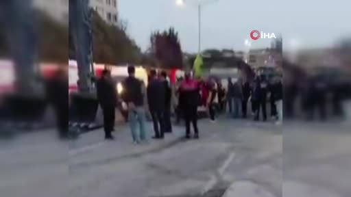 Bayrampaşa'da çalışma sırasında yol çöktü: Göçük altında kalanlar var