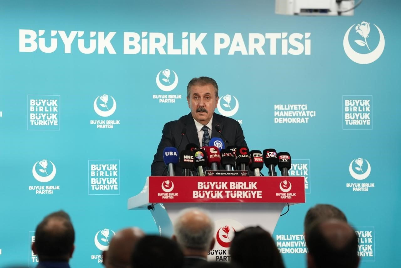 BBP GENEL BAŞKANI MUSTAFA DESTİCİ, PARTİ GENEL MERKEZİNDE BASIN TOPLANTISI DÜZENLEDİ.