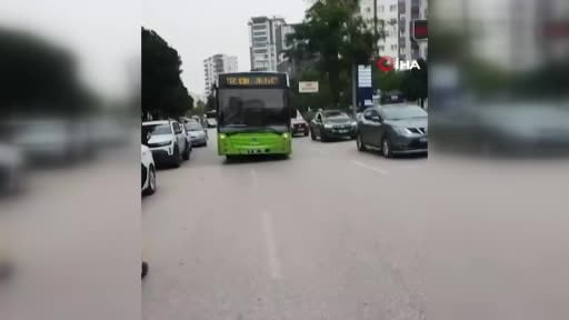 Belediye otobüsünün tekerleği çıktı, vatandaşlar bakım çağrısı yaptı