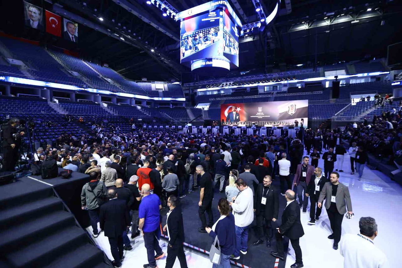 BEŞİKTAŞ'TA OLAĞANÜSTÜ SEÇİMLİ GENEL KURUL TOPLANTISI BAŞLADI.