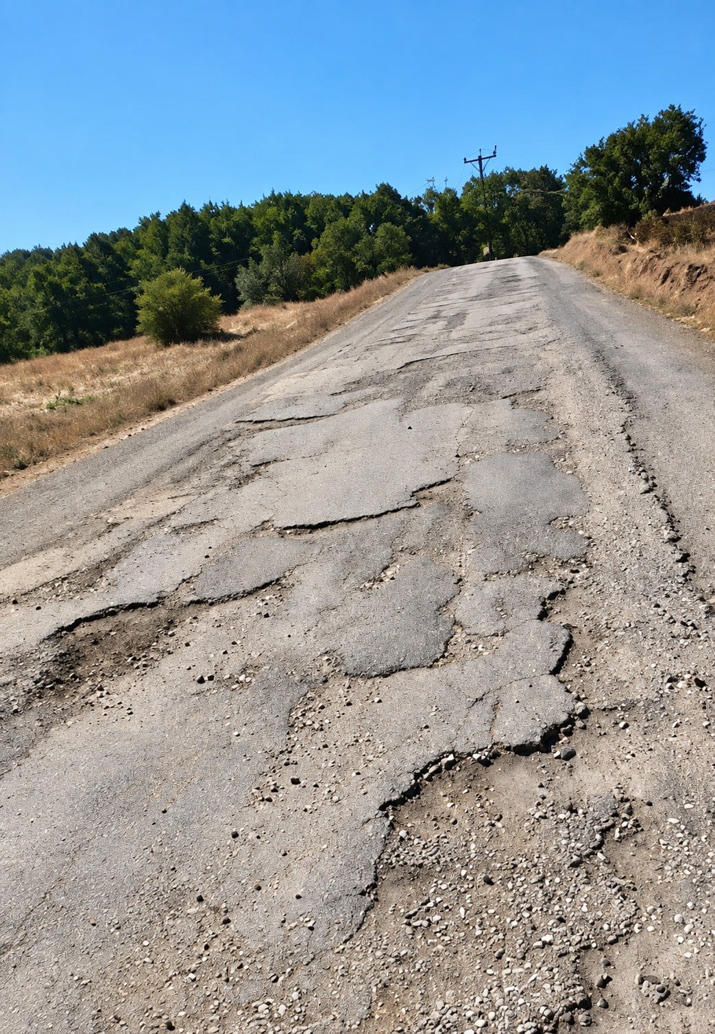 BİLECİK'İN İNHİSAR İLÇESİNDE YOLLAR KÖSTEBEK YUVASINA DÖNDÜ.