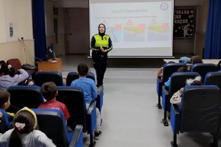 BİLECİK'TE 90 ÖĞRENCİYE ‘TRAFİK GÜVENLİĞİ EĞİTİMİ'