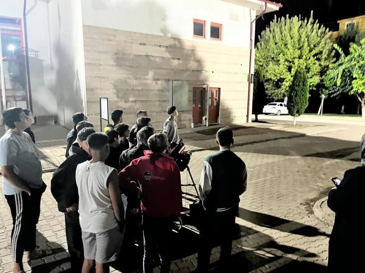 BİLECİK'TE ÇOCUKLAR TELESKOPLA GÖKYÜZÜNÜ İNCELEDİ