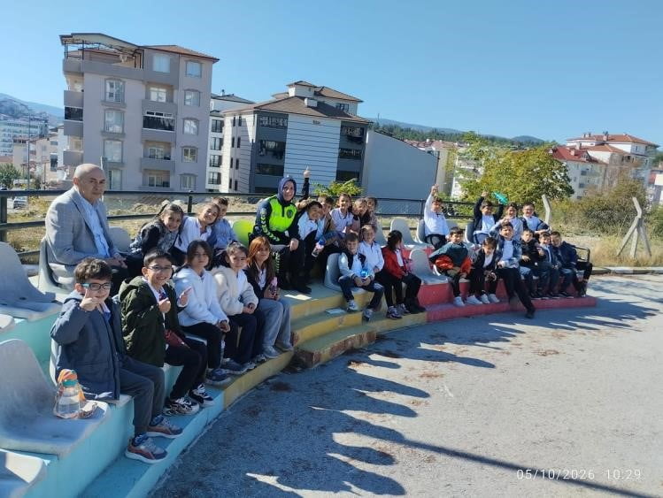 BİLECİK'TE İLKOKUL ÖĞRENCİLERİNE UYGULAMALI TRAFİK EĞİTİMİ