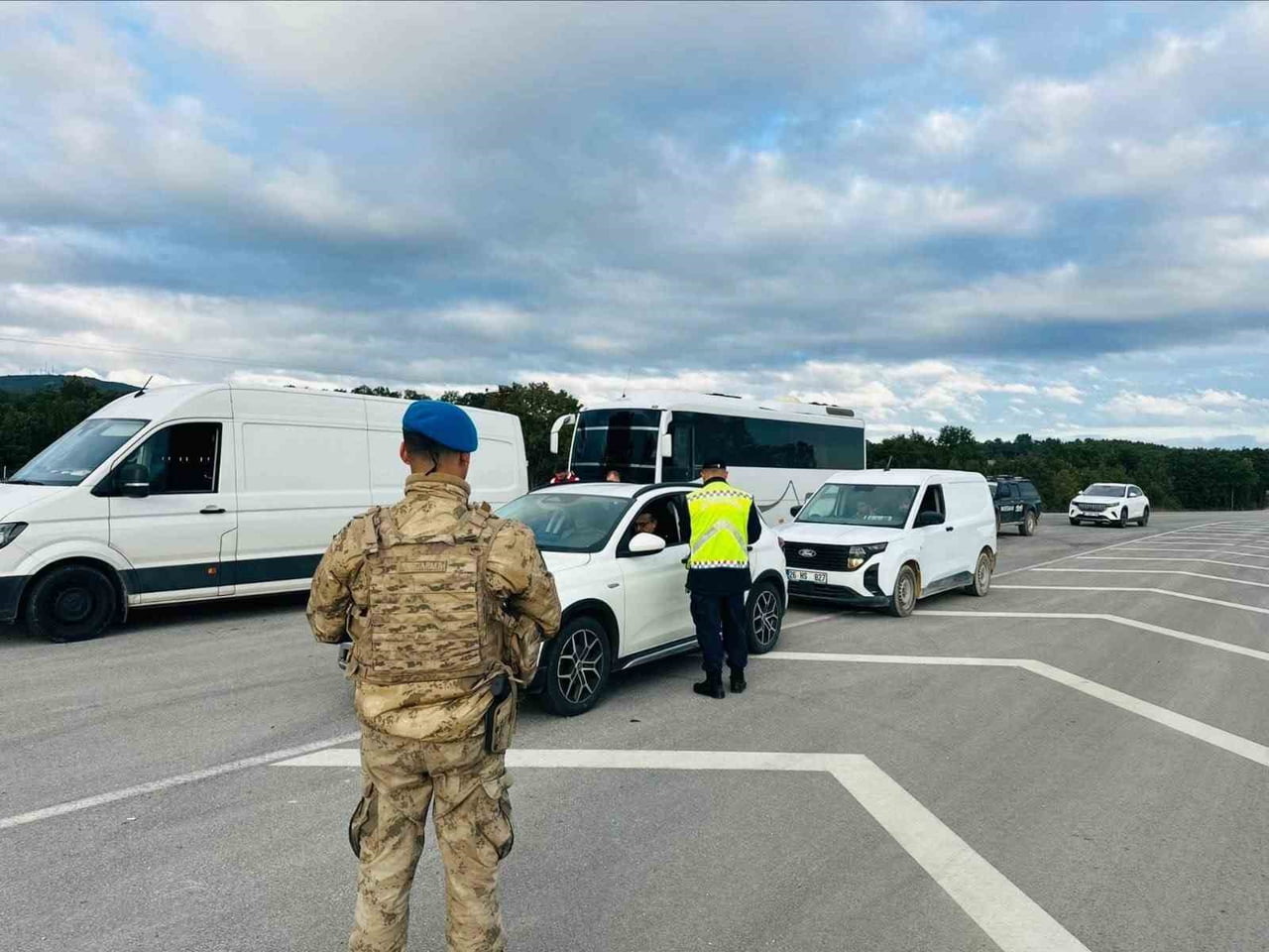 BİLECİK’TE 2 ARANAN ŞAHIS YAKALANDI