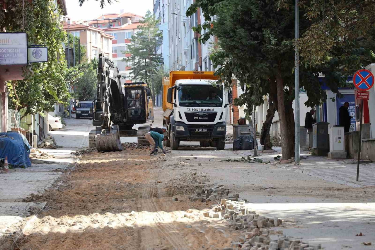 BİLECİK’TE CADDE VE SOKAKLAR YENİLENİYOR