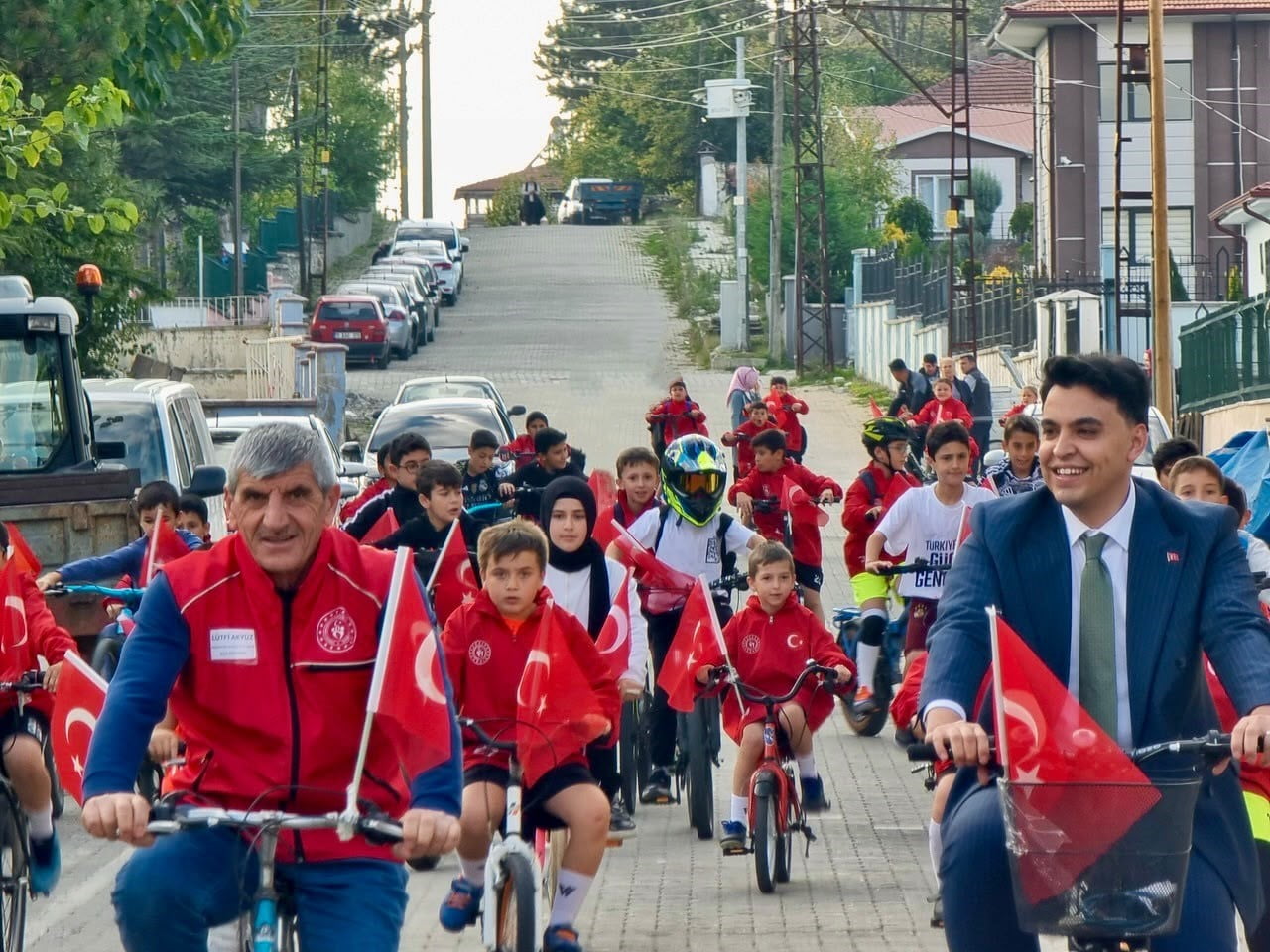 BİLECİK’TE CUMHURİYET’İN 103. YILI İÇİN PEDAL ÇEVİRDİLER