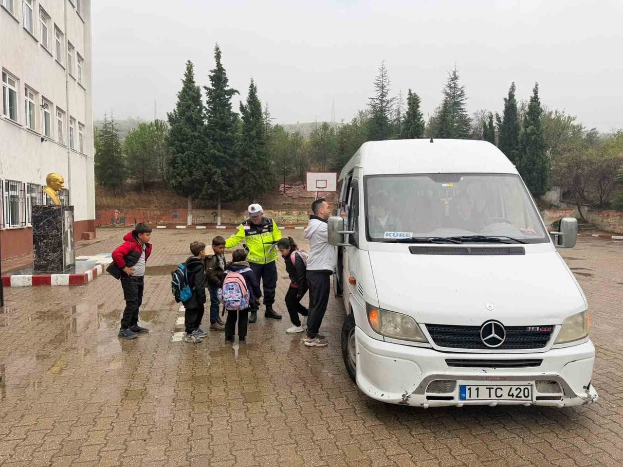 BİLECİK’TE OKUL ÇEVRELERİNDE BİN 63 KİŞİ SORGULANDI