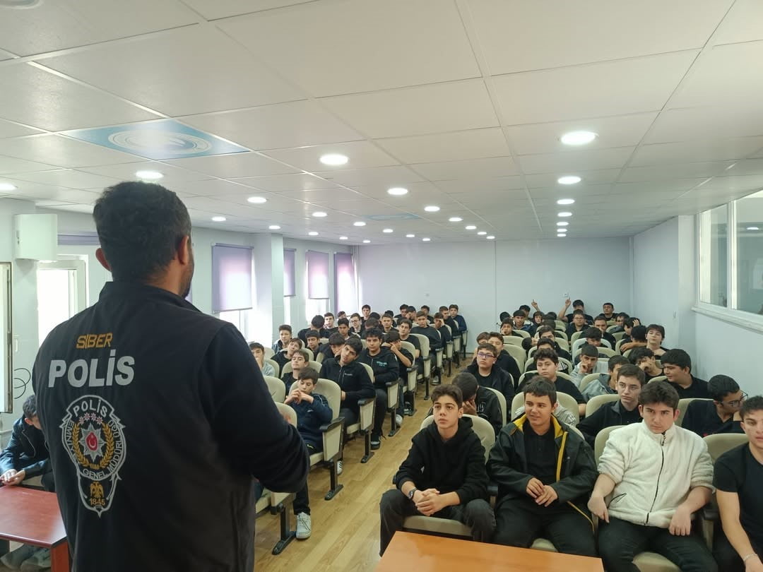 BİLECİK’TE OKUL SALDIRILARI VE SİBER ZORBALIK ELE ALINDI