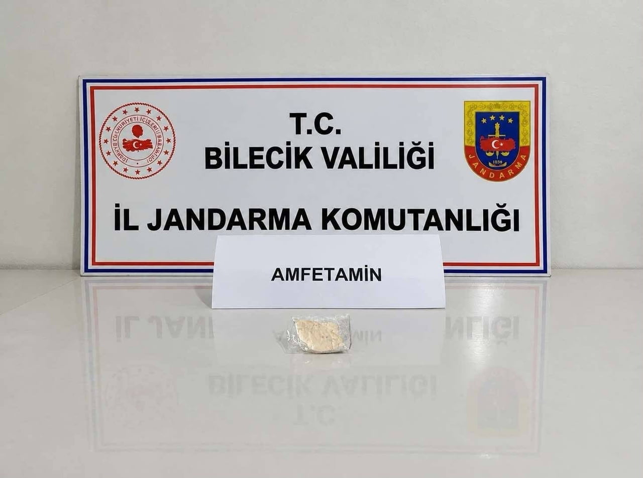BİLECİK’TE ŞÜPHE ÜZERİNE DURDURULAN ARAÇTAN UYUŞTURUCU ÇIKTI