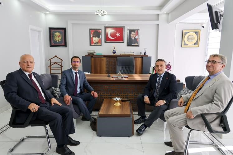 BİLECİK VALİSİ FAİK OKTAY SÖZER (SAĞDAN İKİNCİ), DODURGA BELEDİYE BAŞKANI SELİM TUNA'YI (SOLDAN...