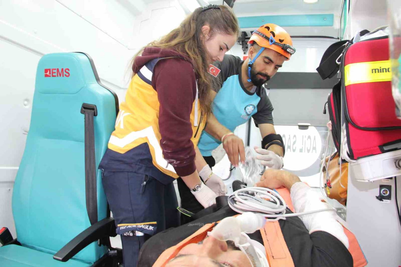 BİNGÖL'DE 170 PERSONELİN KATILIMIYLA DÜZENLENEN DEPREM TATBİKATI GERÇEĞİ ARATMADI.