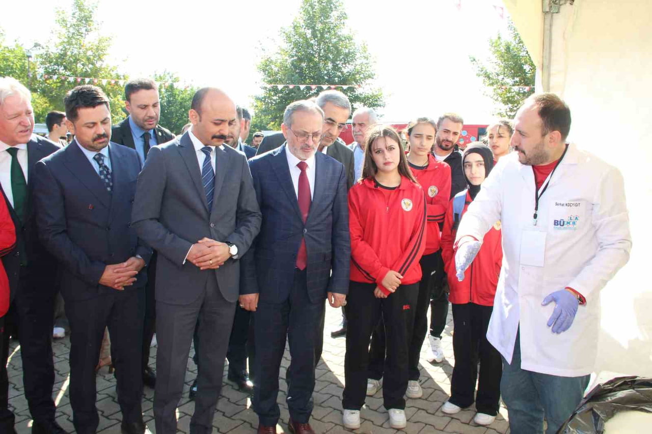 BİNGÖL'DE TÜBİTAK 4007 BİLİM ŞENLİKLERİ DESTEKLEME PROGRAMI KAPSAMINDA DÜZENLENEN "FİKİRDEN...