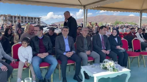 Bingöl’de  geleneksel at yarışları renkli görüntülere sahne oldu