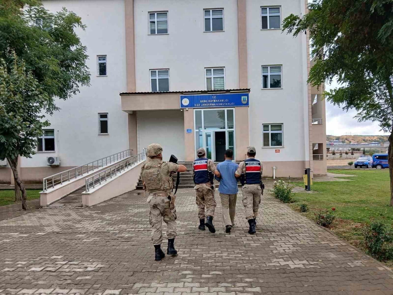 BİNGÖL’DE JANDARMA OPERASYONLARINDA 3 ARANAN ŞAHIS TUTUKLANDI