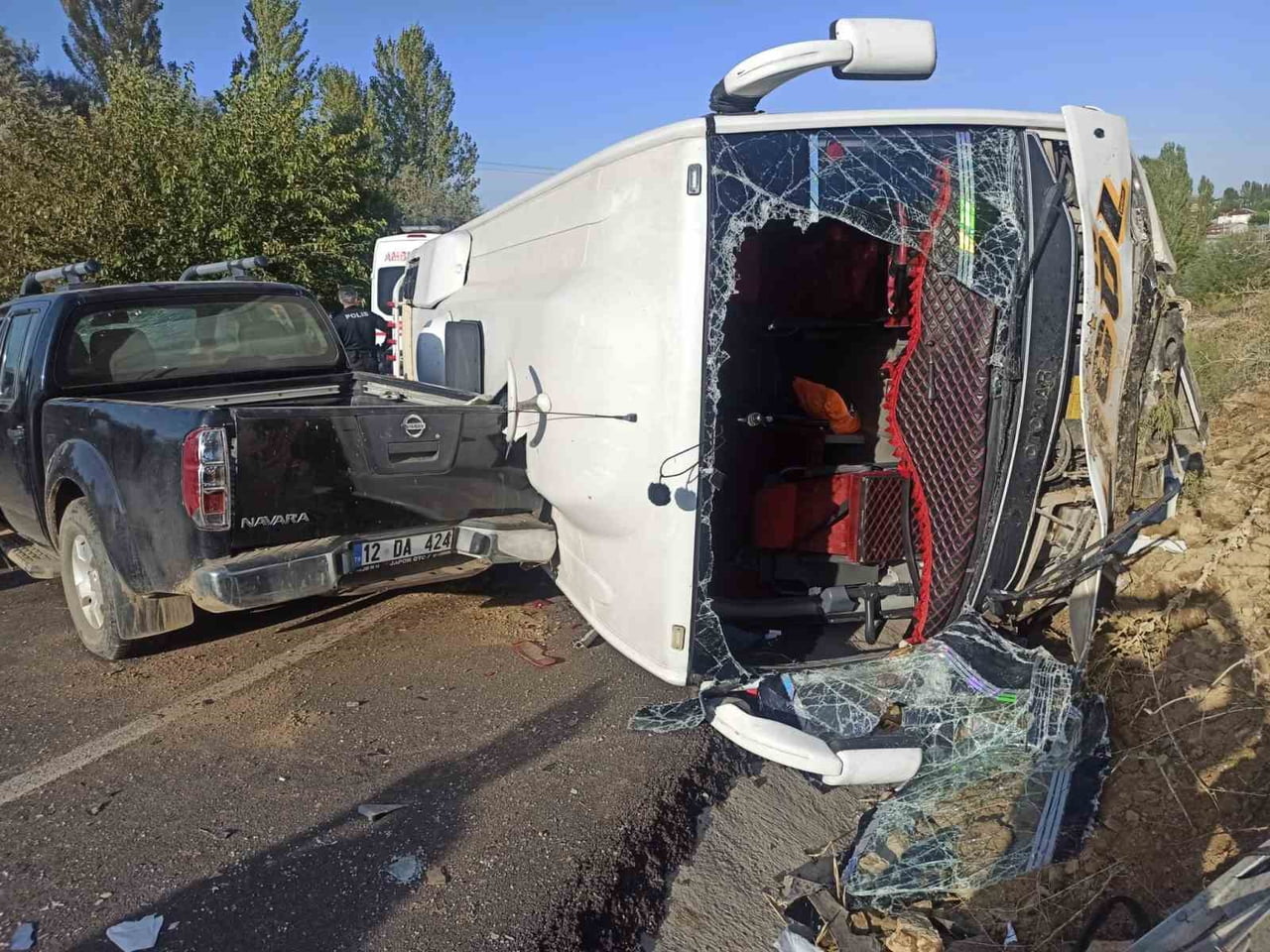 BİNGÖL-DİYARBAKIR KARAYOLUNDA MEYDANA GELEN TRAFİK KAZASINDA 14 KİŞİ YARALANDI.