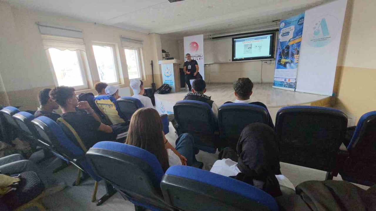 BİTLİS'İN TATVAN İLÇESİNDE, GENÇLERİN SU ALTI TEKNOLOJİLERİ VE ROBOTİK SİSTEMLER KONUSUNDA BİLGİ...