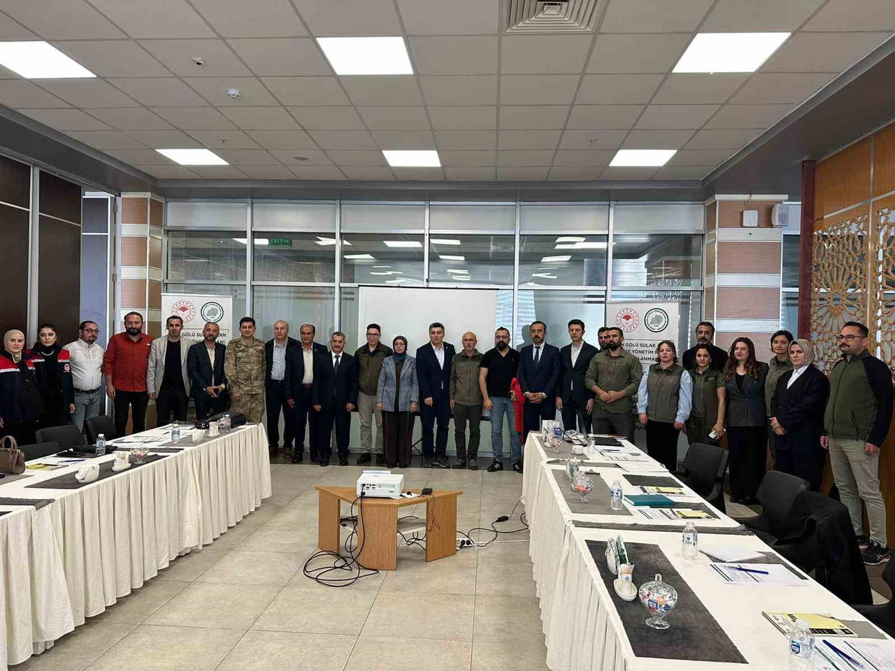 BİTLİS’İN ADİLCEVAZ İLÇESİNDE, DOĞAL GÜZELLİĞİ VE EKOLOJİK ÖNEMİYLE ÖNE ÇIKAN ARİN GÖLÜ’NÜN...