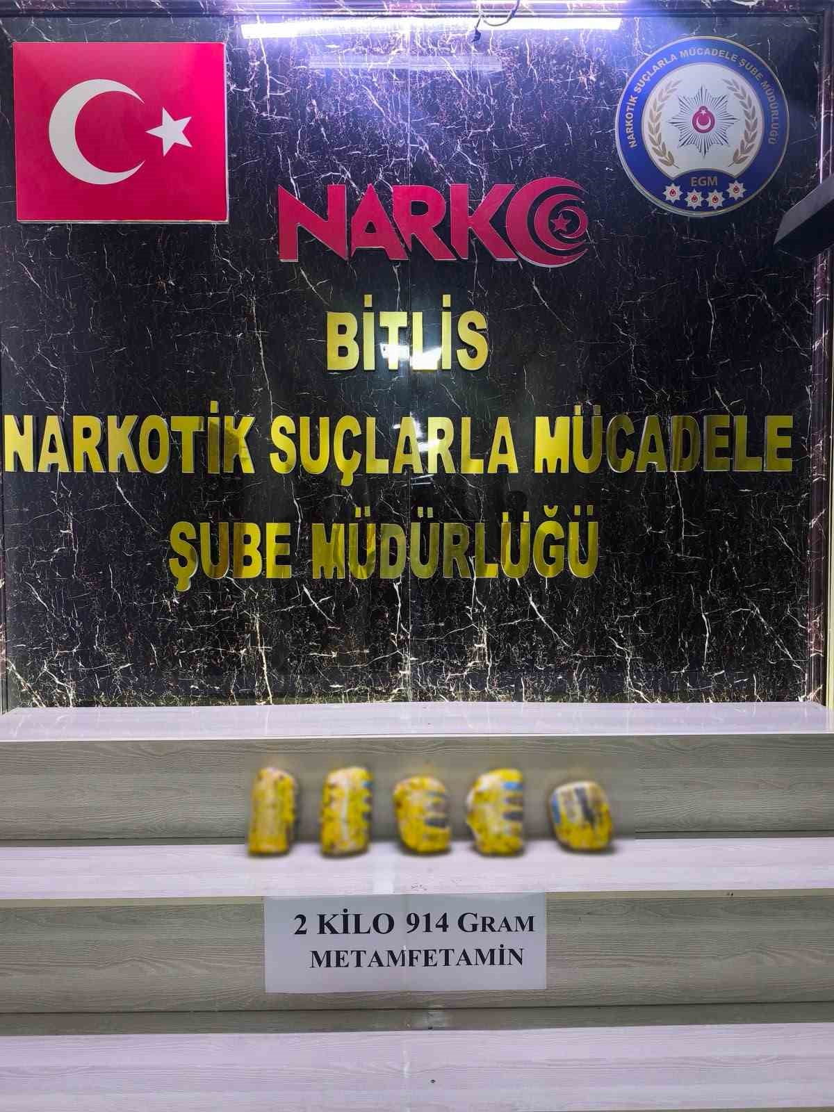 BİTLİS’İN TATVAN İLÇESİNDE NARKOTİK EKİPLERİNCE DURDURULAN ARAÇTA, 5 PARÇA HALİNDE ZULALANMIŞ 2...