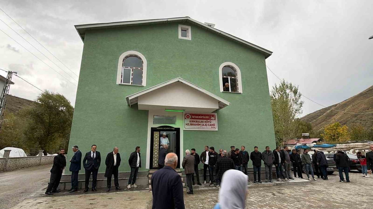 BİTLİS’İN TATVAN İLÇESİNE BAĞLI KIRKBULAK KÖYÜNDE, HAYIRSEVERLERİN DESTEĞİYLE YAPIMI TAMAMLANAN...
