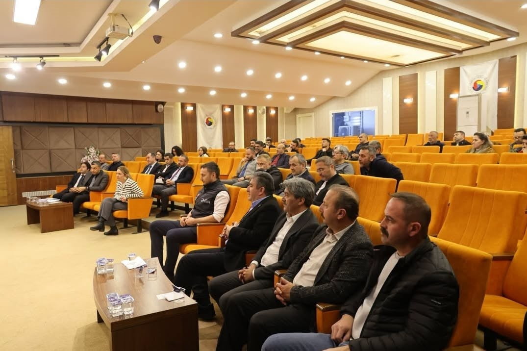 BOLU'NUN GEREDE İLÇESİNDE İŞVERENLERE YÖNELİK DÜZENLENEN TOPLANTIDA, YABANCI İSTİHDAMI VE ÇALIŞMA...
