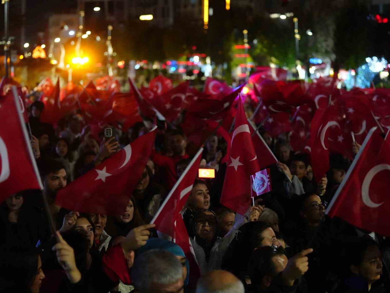 BOLU’DA 29 EKİM CUMHURİYET BAYRAMI DOLAYISIYLA DÜZENLENEN FENER ALAYI YÜRÜYÜŞÜ’NDE BİNLERCE KİŞİ...