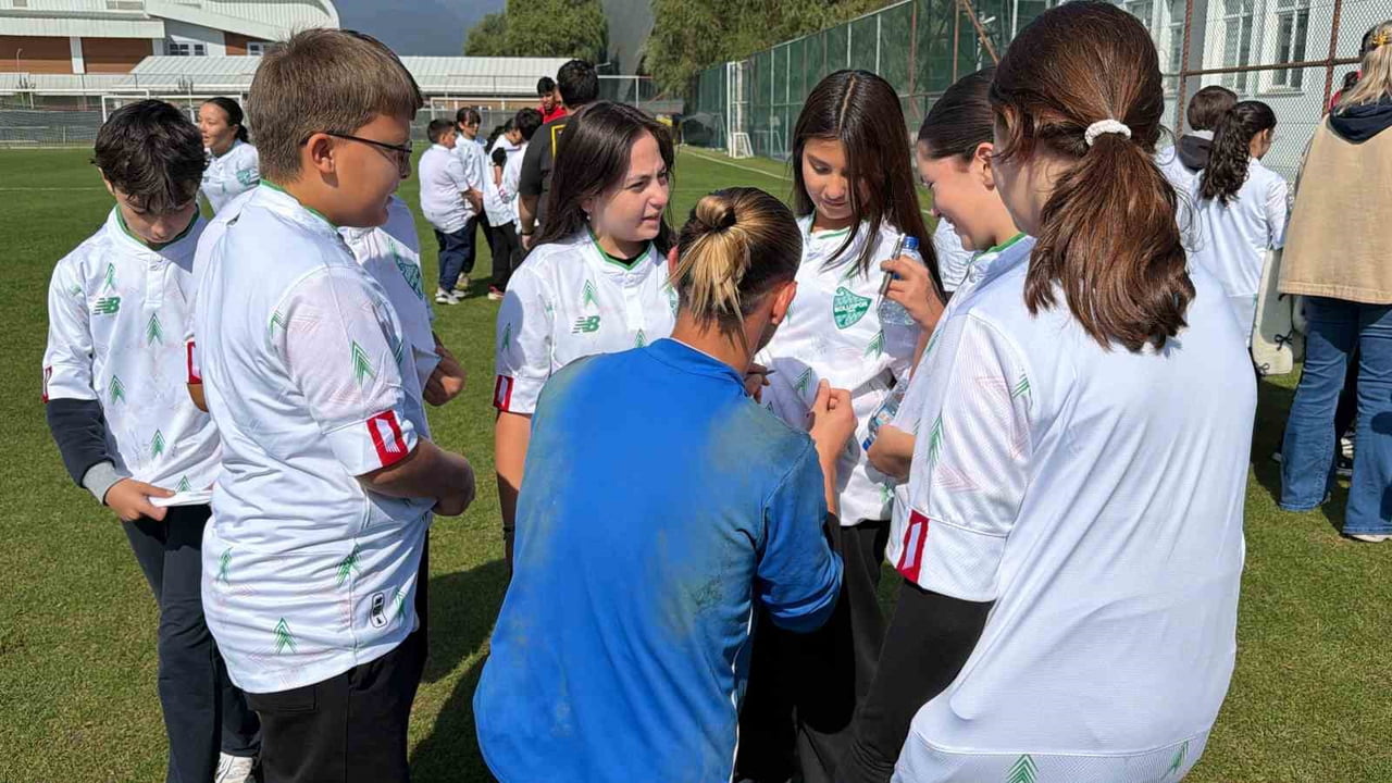 BOLU’DA 50. YIL İZZET BAYSAL ORTAOKULU’NDAN 40 ÖĞRENCİ, TRENDYOL 1. LİG’İN 9. HAFTASINDA...