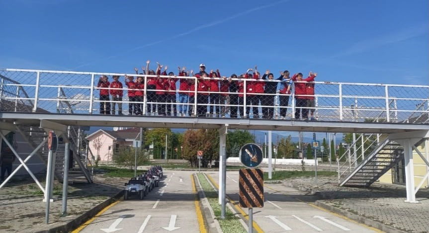 BOLU’DA JANDARMA EKİPLERİ, İLKOKUL ÖĞRENCİLERİNE TRAFİK GÜVENLİĞİ, EMNİYET KEMERİ VE YAYA GEÇİDİ...