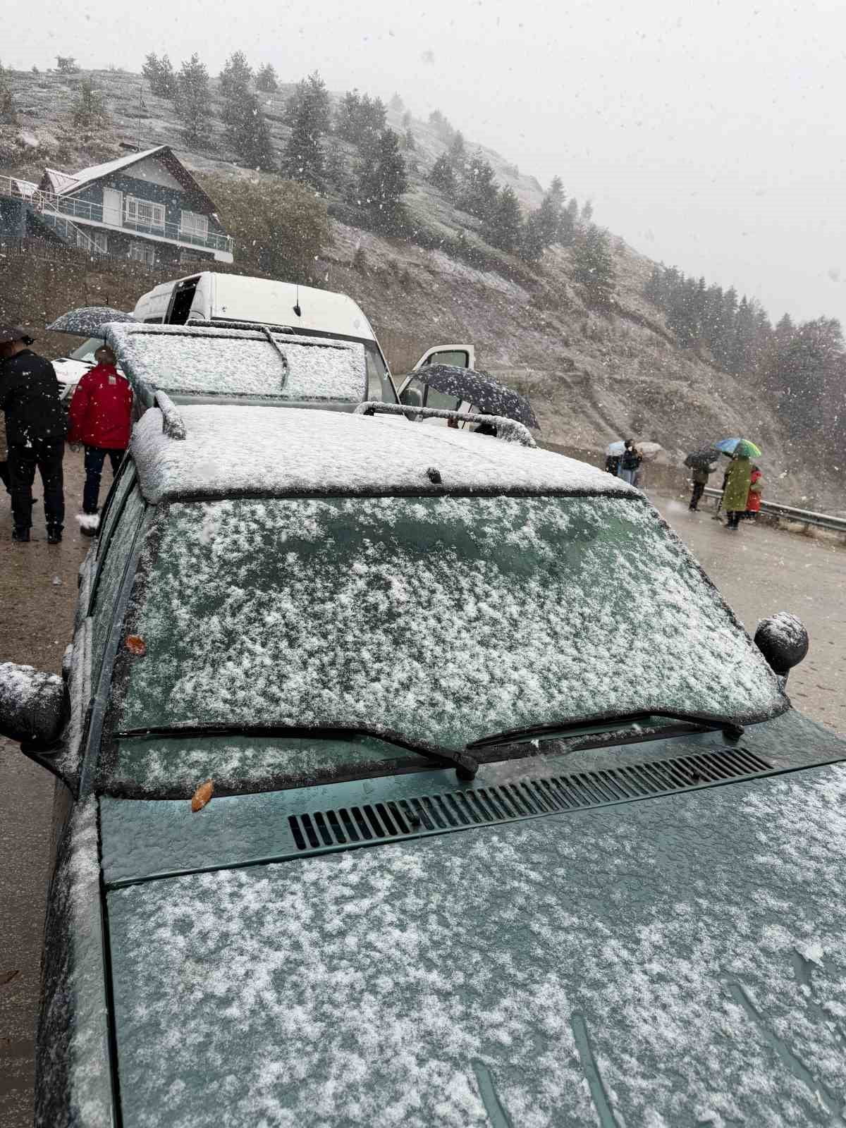 BOLU’NUN GÖZDE TURİZM MERKEZLERİNDEN BİRİ OLAN YEDİGÖLLER MİLLİ PARKI YOLU ÜZERİNDEKİ YÜKSEK...