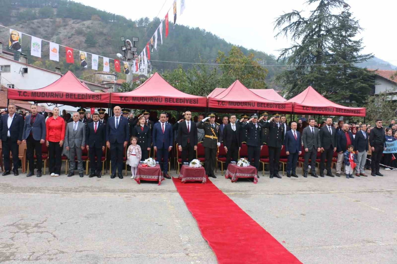 BOLU’NUN MUDURNU İLÇESİNDE, 29 EKİM CUMHURİYET BAYRAMI’NIN 103’ÜNCÜ YIL DÖNÜMÜ DOLAYISIYLA KUTLAMA...