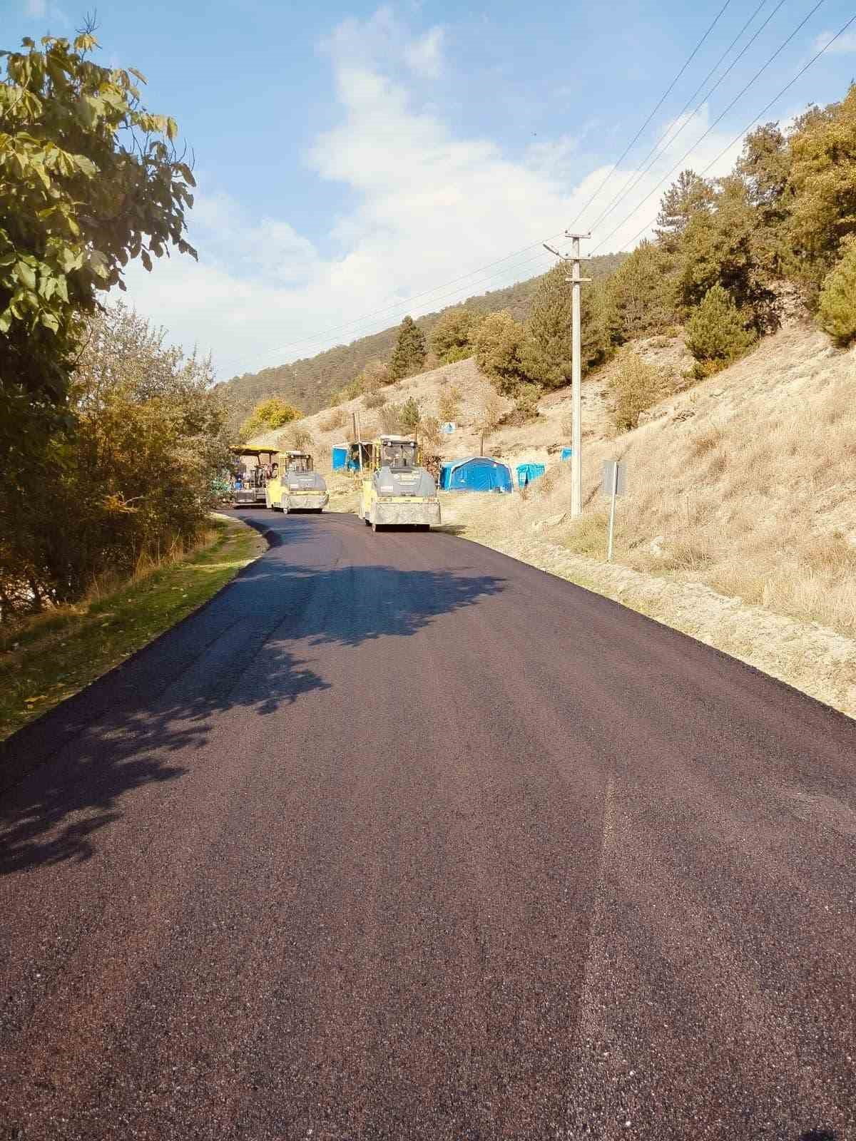 BOLU’NUN MUDURNU İLÇESİNDE, DEDELER-CUMA KÖYLERİ GRUP YOLUNDA SICAK ASFALT ÇALIŞMASI BAŞLATILDI....
