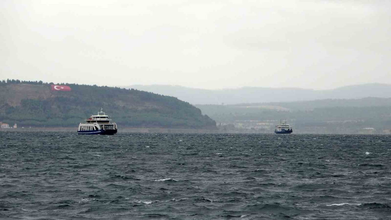 BOZCAADA İLÇESİNDE YARIN YAPILMASI PLANLANAN BAZI FERİBOT SEFERLERİ OLUMSUZ HAVA ŞARTLARI...