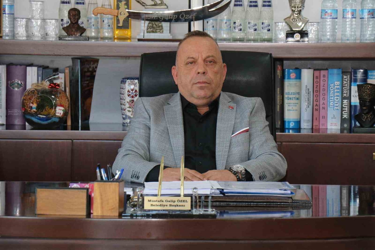 BOZDOĞAN BELEDİYE BAŞKANI MUSTAFA GALİP ÖZEL, ZEYTİN FİYATLARINA TEPKİ GÖSTEREREK ÜRETİCİNİN...