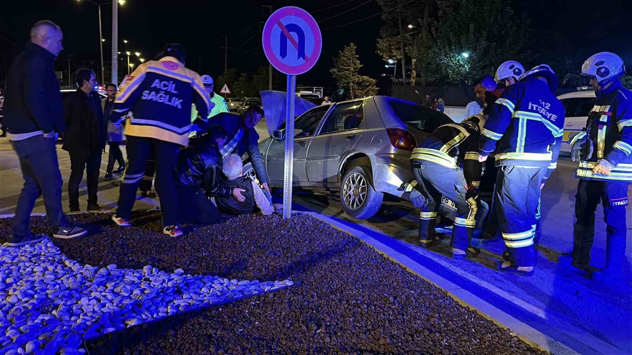 BURDUR'DA KIRMIZI IŞIK İHLALİ YAPTIĞI ÖNE SÜRÜLEN VE YAPILAN KONTROLDE 2.22 PROMİL ALKOLLÜ OLDUĞU...