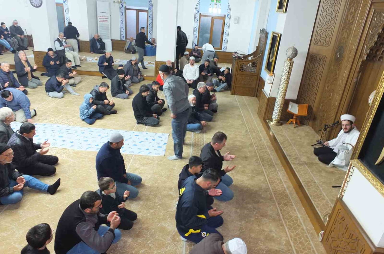 BURHANİYE İLÇESİNDE SABAH NAMAZI BULUŞMALARININ BU HAFTAKİ ADRESİ MEHMET KOCAATLI CAMİİ...