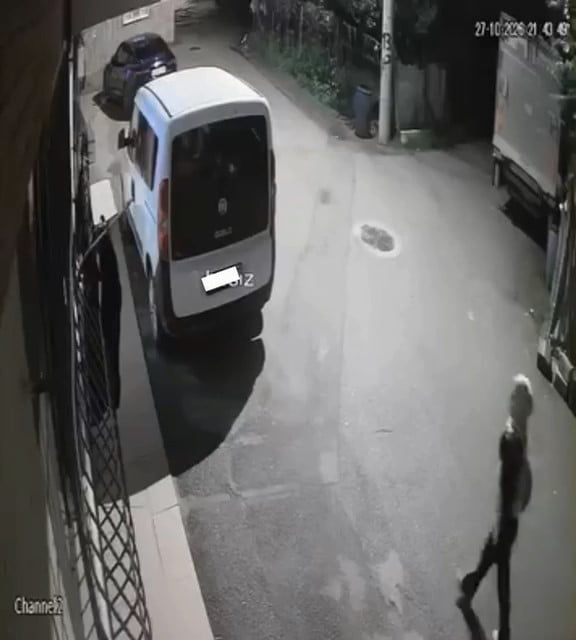 BURSA'DA BİR KADIN, EVİN PENCERESİNDE KURUTMAK ÜZERE ASILI OLAN KIYAFETLERİ GÖRÜNCE ADETA PAZARDAN...