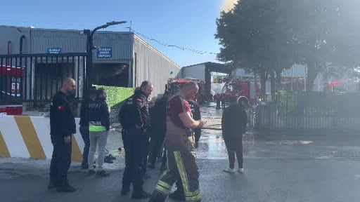 Bursa'da mobilya fabrikasında büyük yangın...30 itfaiye ve tanker olay yerinde