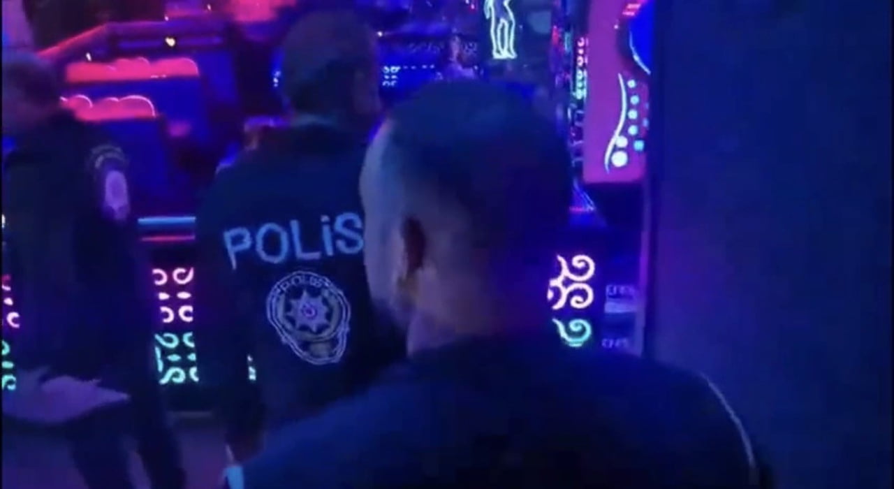 BURSA'DA POLİS EKİPLERİ TARAFINDAN 4 İLÇEDE UMUMA AÇIK İŞ YERLERİNE YÖNELİK DÜZENLENEN...