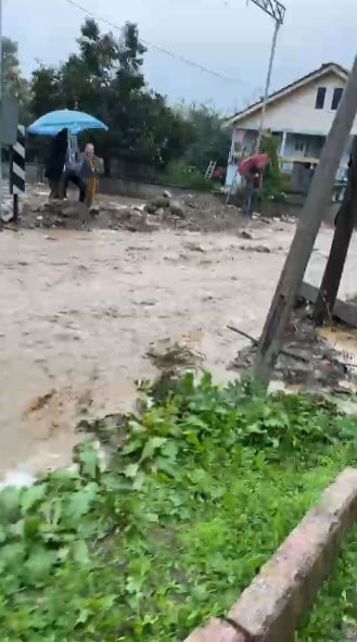 BURSA'NIN KARACABEY İLÇESİ BOĞAZKÖY MAHALLESİ MEVKİİNDE DERE TAŞKINI YAŞANDI. EDİNİLEN BİLGİYE...