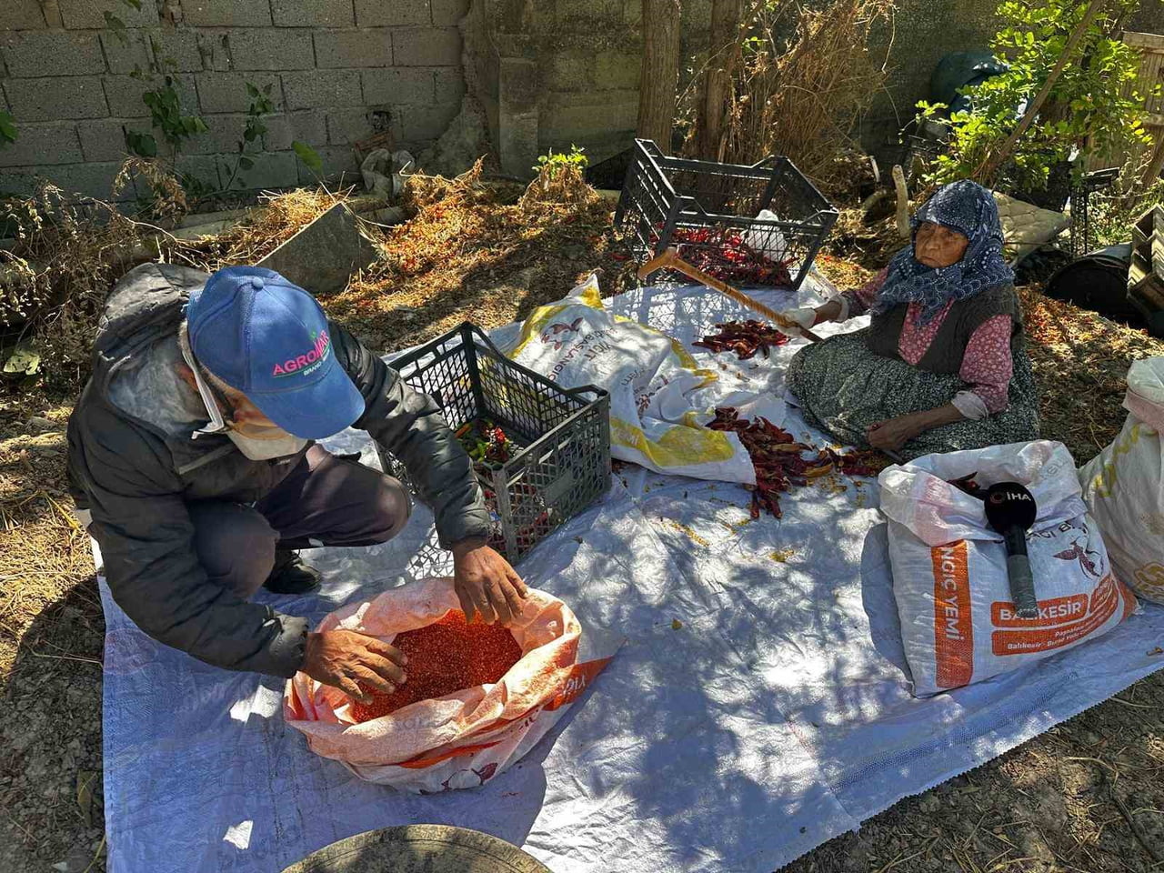 BURSA'NIN KARACABEY İLÇESİNDE YAŞAYAN 90 YAŞINDAKİ ŞÜKRİYE İNAN, YÜKSEK İŞÇİLİK MALİYETLERİYLE...