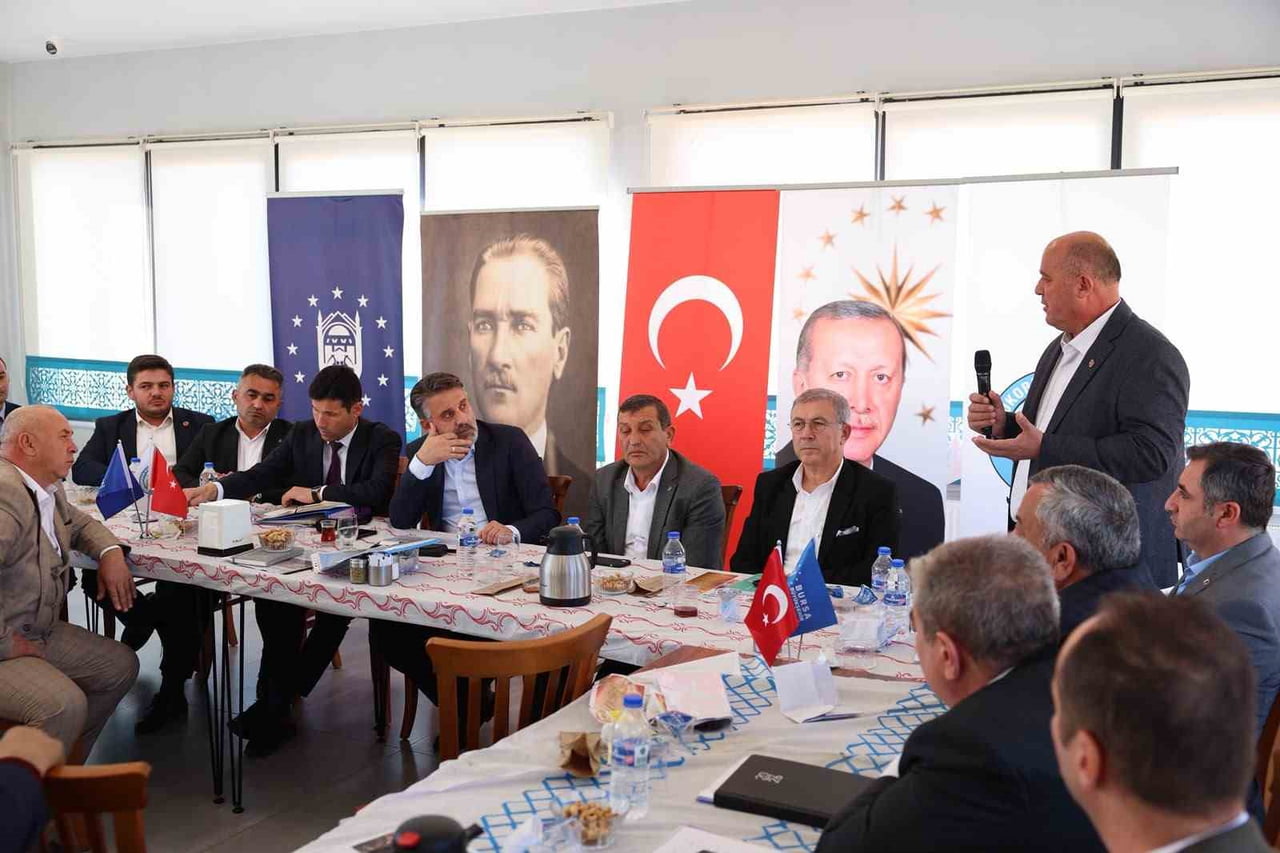 BURSA BÜYÜKŞEHİR BELEDİYE BAŞKAN VEKİLİ ŞAHİN BİBA, BÜYÜKORHAN İLÇESİ MUHTARLARIYLA BİR ARAYA...