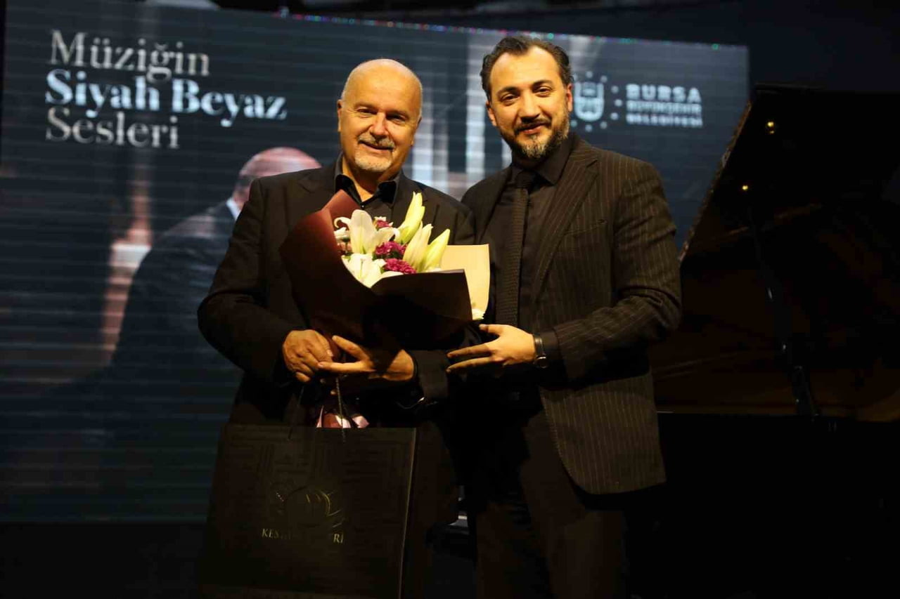 BURSA BÜYÜKŞEHİR BELEDİYESİ TARAFINDAN DÜZENLENEN ‘MÜZİĞİN SİYAH BEYAZ SESLERİ’ KONSERİNDE SAHNE...