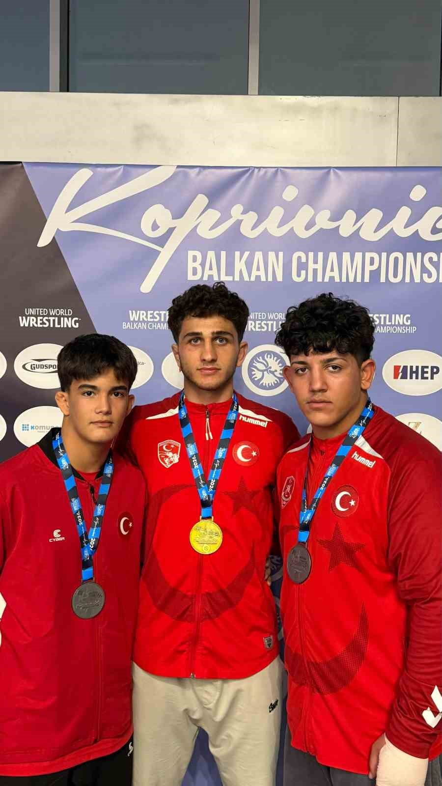 BURSA BÜYÜKŞEHİR BELEDİYESPOR KULÜBÜ SPORCULARI, HIRVATİSTAN'DA GERÇEKLEŞTİRİLEN YILDIZLAR BALKAN...