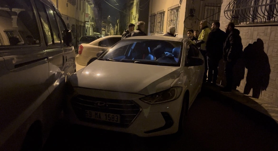 BURSA’DA ÖNCE OTOMOBİLLE KOVALADI, KAZA YAPTIRDI KALDIRIM TAŞIYLA PEŞİNE DÜŞTÜ