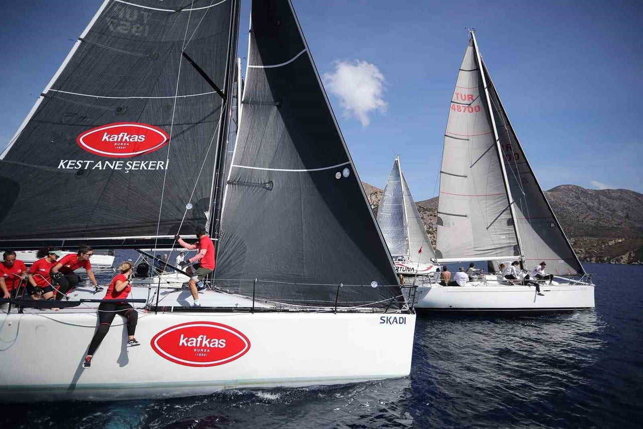 BURSA’DAN KATILAN YELKEN TAKIMI, KAFKAS KESTANE ŞEKERİ SPONSORLUĞUNDA MÜCADELE ETTİĞİ KNİDOS CUP...