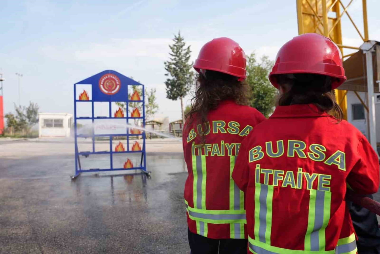BURSA İTFAİYESİ’NDEN GELECEĞİN NESİLLERİNE YANGIN GÜVENLİĞİ EĞİTİMİ