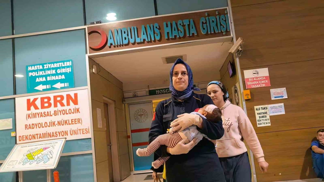 BURSA’NIN İNEGÖL İLÇESİNDE KANEPEDEN DÜŞEN 2 AYLIK POYRAZ BEBEĞİN KAFATASINDA KIRIK VE BEYİN...