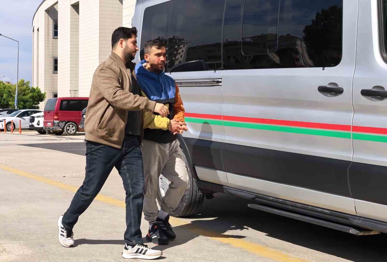 BURSA’NIN İNEGÖL İLÇESİNDE NARKOTİK EKİPLERİNİN TAKİBE ALDIĞI CENGİZ B., KAÇMAYA ÇALIŞIRKEN...